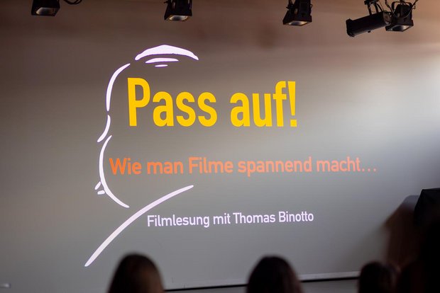 Spannung pur! Thomas Binotto macht die Fünftklässler*innen zu Filmprofis, Fotos: Livio Abegg (G5i)