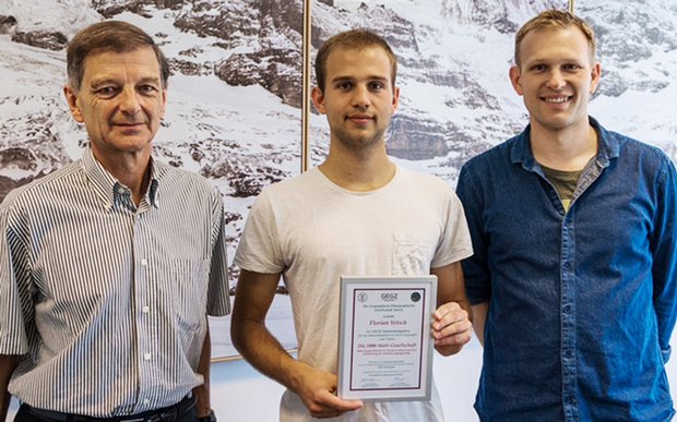 Hans-Rudolf Volkart (Geogr. Ethn. Gesellsch.), Florian Vetsch (Preisträger), Jonas Zimmermann (Maturarbeits-Betreuer)
