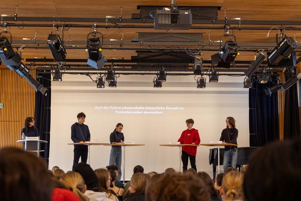 Die KUS debattiert, Fotos: Livio Abegg