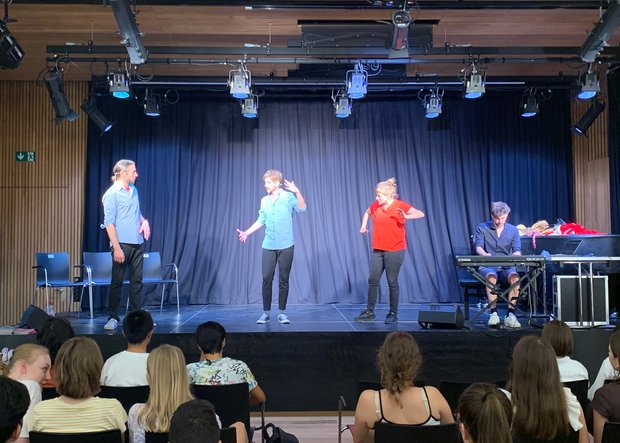Mit dem Impro-Theater in die Sommerpause