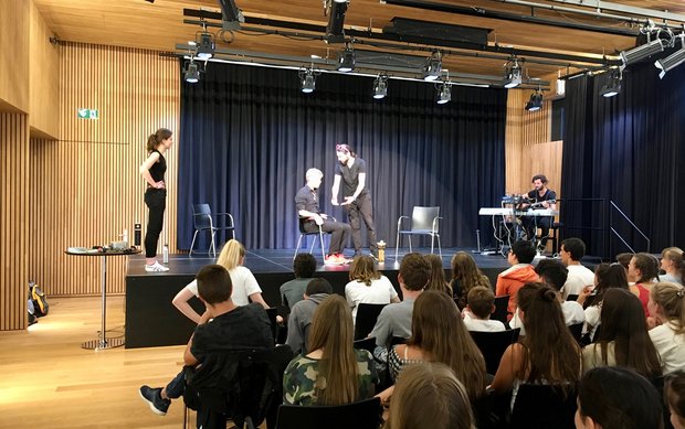 Improvisationstheaterbesuch der 3. Klassen