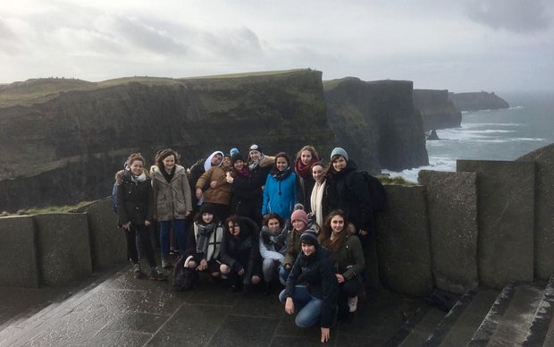 Die G4c vor den «cliffs of Moher»