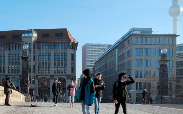 Auf-der-Brücke-zur-Museumsinsel