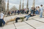 Powernap über den Dächern Mailands