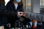 Gemeinsam verpacken wir wieder Glück, Leandra Brandenberg, G5c / Jonas Morf, G6c / Marina Joss, G6a 