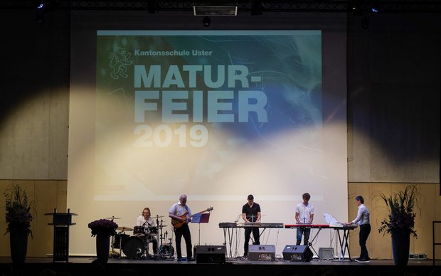 Maturfeier 2019 in der Sporthalle BZU