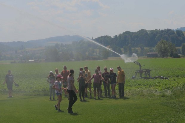 Feldbiologie in den Thurauen, Gruppenbild, Foto: Annina Babotai; U2c 