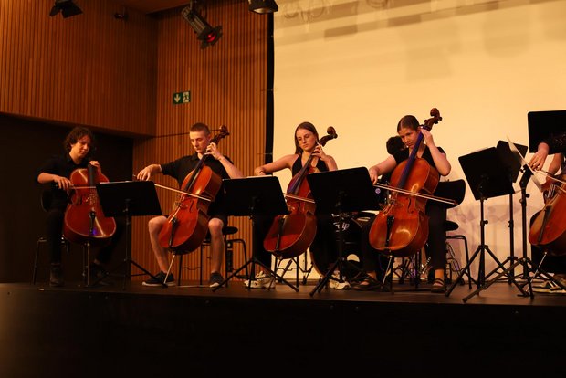 Serenadenwoche 2022 – farbenfroh in den Musikalltag zurückgefunden, Bild: Eva Weber (G6a)