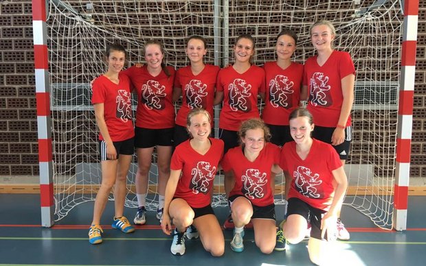 Damen-Team KUS mit den neuen T-Shirts